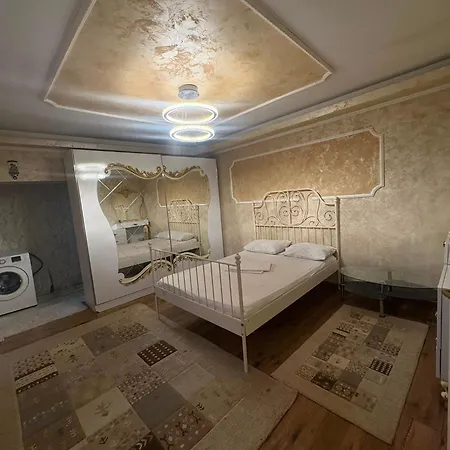 Iris Apartment *
